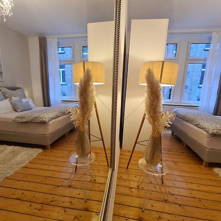 Home Away From Home Stylish Central Netflix Kitchen Висбаден Екстериор снимка