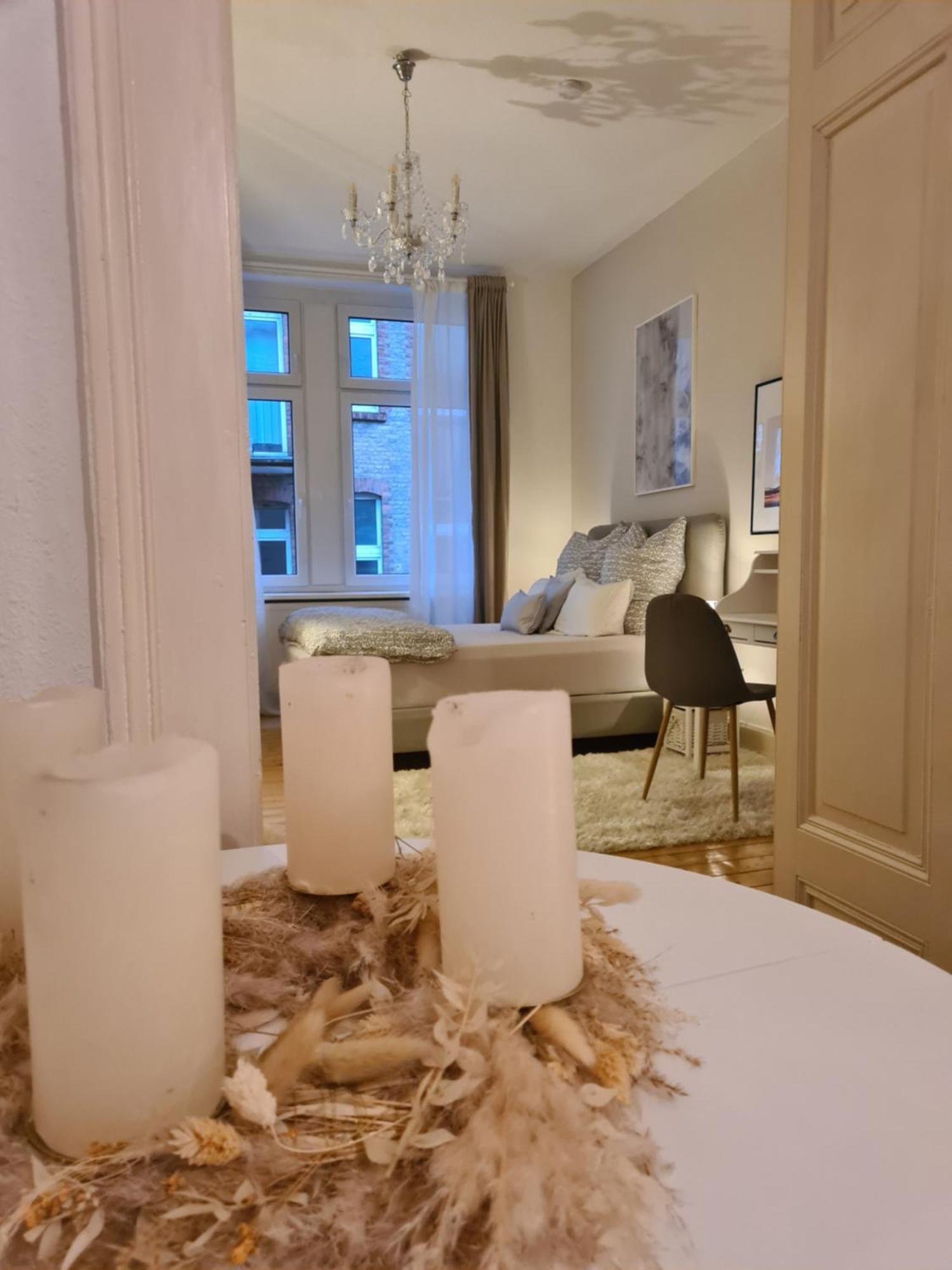 Home Away From Home Stylish Central Netflix Kitchen Висбаден Екстериор снимка