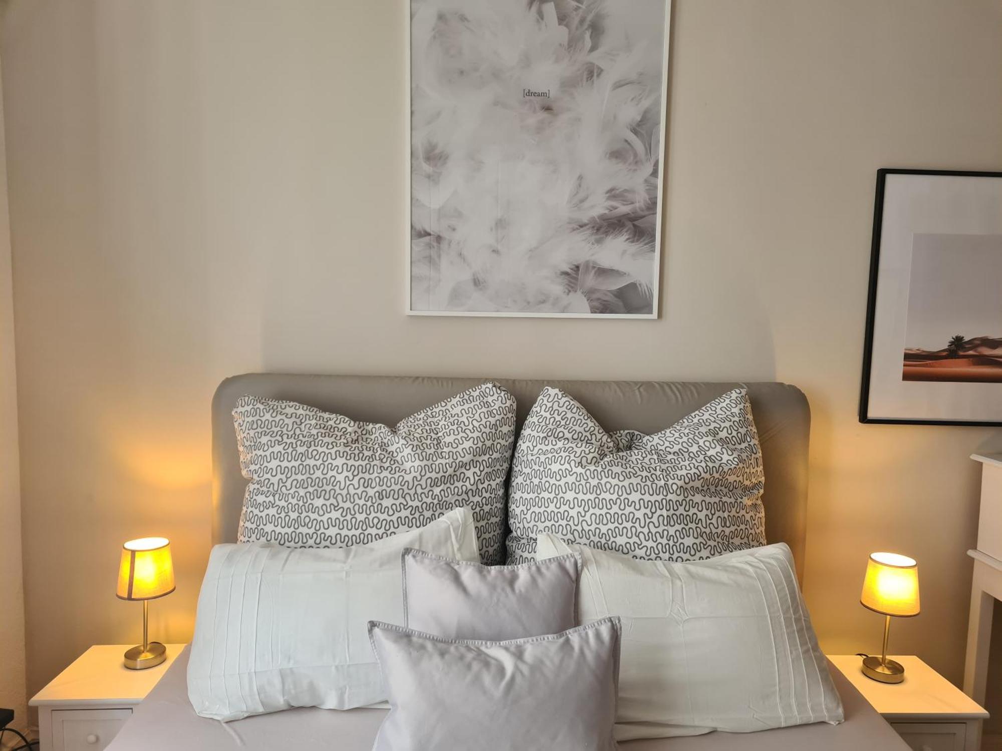 Home Away From Home Stylish Central Netflix Kitchen Висбаден Екстериор снимка