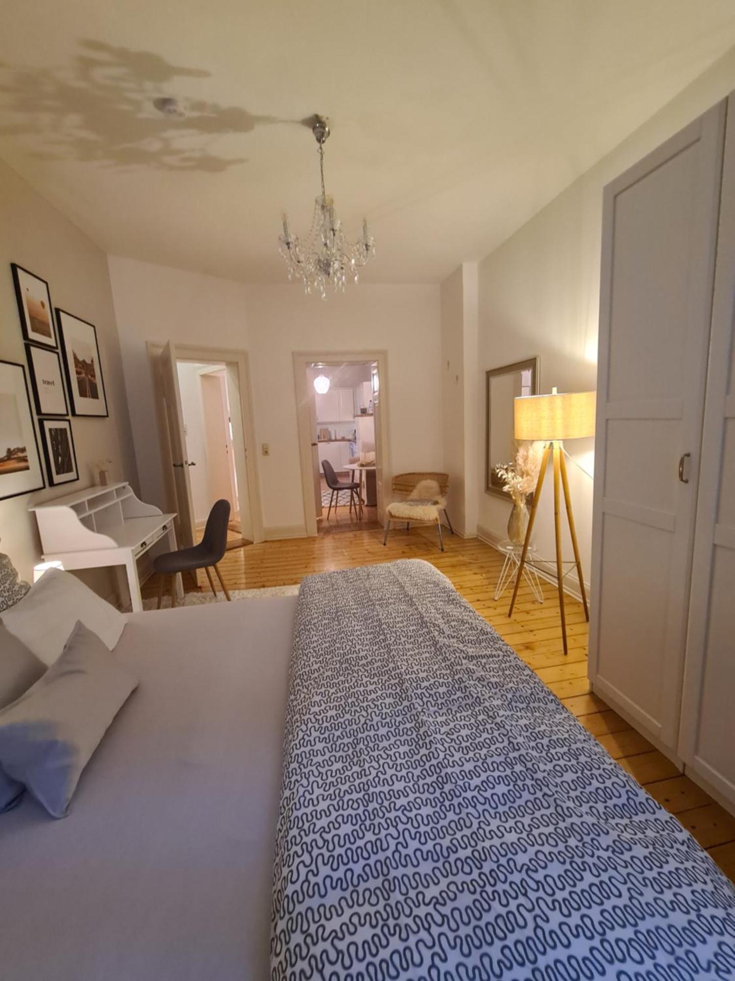 Home Away From Home Stylish Central Netflix Kitchen Висбаден Екстериор снимка